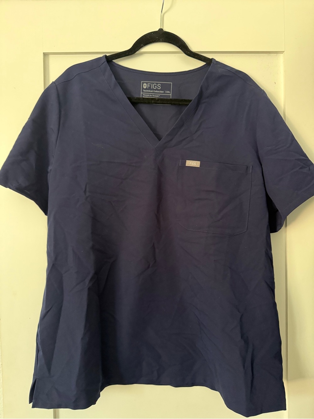 FIGS Women’s V-Neck Scrub Top in Navy